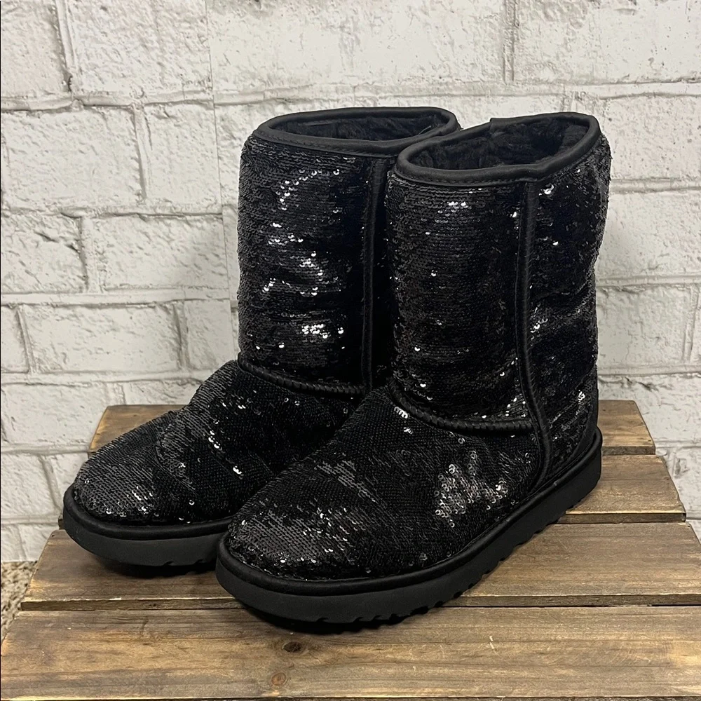UGGS women’s classic short cosmos black sequin boots size 7